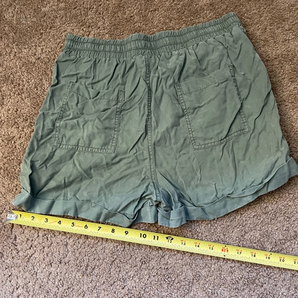 Small Universal thread goods co green shorts - Picture 3 of 4